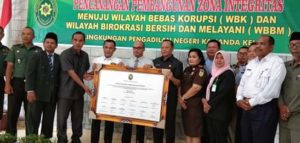 Ketua DPRD Lamsel Hadiri Penandatanganan Pakta Integritas WBK di PN Kalianda ( ADV)