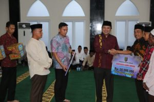 Safari Ramadhan Di Masjid Agung Kalianda, Gubernur Lampung Beri Bantuan Dana Hibah Rp40 Juta