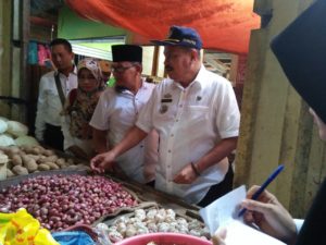 Monitoring dan Evaluasi Harga Sembako di Pasar Sidomulyo Lamsel