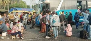 Pemudik Terlantar Di Pelabuhan Bakauheni