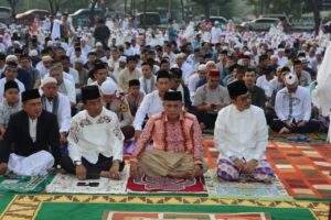 Plt Bupati Lampung Selatan Shalat Ied di Lapangan Korpri Kalianda