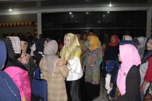 Ikuti Bintek, Endah Lepas Ratusan Kader PKK Lampura ke Surabaya dan Malang