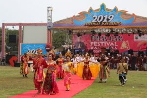 Pawai Budaya Nusantara Semarakkan Puncak Festival Kalianda Tahun 2019