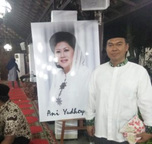 Mewakili Keluarga Besar, Rycko Menoza Hadiri 40 Hari Ani Yudhoyono