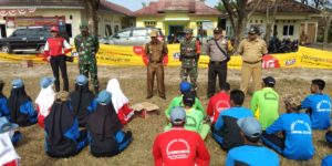 Jelang HUT-74 Kemerdekaan RI Babinsa Koramil 421-07 Sidomulyo Latih Anggota Paskibraka