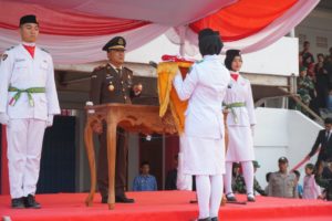 Kajari Lampung Selatan Pimpin Upacara Penurunan Bendera Merah Putih HUT RI