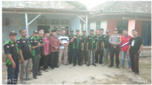 Forkopimcam Sidomulyo Dan Rawas 03 UHF Berikan Sembako Serta Kartu BPJS Kepada Diyana