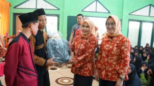 Sambut HUT Ke-20, DWP Kabupaten Lamsel Gelar Bakti Sosial Di Ponpes Miftahul Huda 606