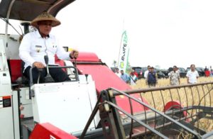 Komitmen Majukan Perkebunan, Nanang Ermanto Dapat Penghargaan Dari Kementerian Pertanian Direktorat Jenderal Perkebunan