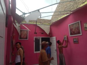 Hujan Deras Disertai Angin Kencang, Atap Rumah Warga Perum Kalianda Residence Terbang