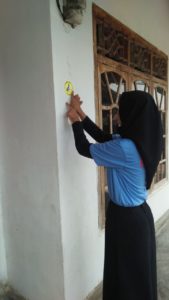 Tim Milenial “Mari Bangkit” Door to Door ke Rumah Warga