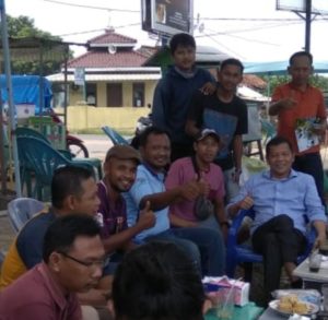 Ngopi di Lapangan Sidomulyo, Hipni Diminta Warga Tambah Fasilitas hingga Perbaikan Jalan