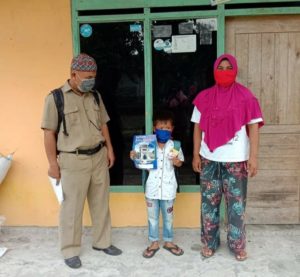 Guru Kunjungi Murid Tanpa Sarung Tangan dan Masker Tuai Kritik