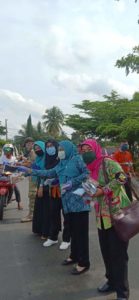 Peduli Covid-19, TP PKK Lampung Utara Bagikan 2000 Masker dan 200 Paket Sembako Bagi Warga Terdampak Virus Corona