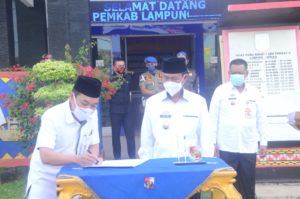 Pemkab Lampura Terima Dump Truk Bantuan CSR Bank Lampung
