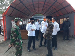 Ketua DPRD Lampura Dampingi Danrem Lampung Tinjau Posko Covid-19 di Pasar Sentral Kotabumi