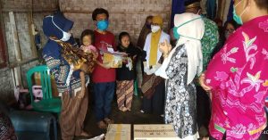 Winarni Kunjungi dan Beri Bantuan Balita Gizi Buruk Dengan Penyakit Penyerta di Karang Anyar