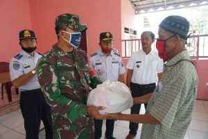 1.500 Keluarga di Kecamatan Merbau Mataram Terima Bantuan Sembako Dari Pemkab