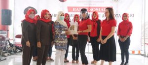 Persaudaraan Istri Anggota DPRD RI Fraksi PDI-P Salurkan bantuan 2,5Ton Beras Untuk Warga Terdampak Covid -19 Di Lampung Selatan