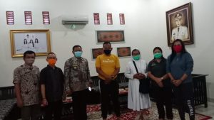 Tertahan di Malaysia selama 8 Tahun, ES Korban Traficking Akhinya bisa Pulang ke Pagelaran