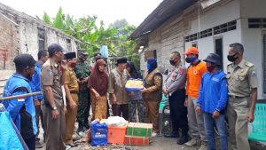 Cepat Tanggap, Pemkab Lamsel Salurkan Bantuan Untuk Korban Rumah Roboh di Sidomulyo