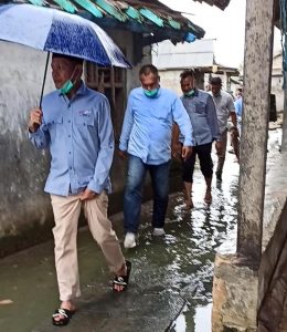 Blusukan ke Daerah Pesisir, Hipni Janjikan Pembangunan Merata Hingga Berikan Solusi Atasi Banjir