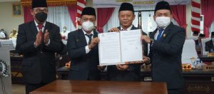 Ketua DPRD Lamsel Sampaikan Pengesahan Kepala Daerah Terpilih