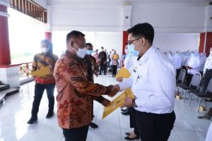 Serahkan SK Pengangkatan CPNS Formasi 2019, Bupati Nanang Ingin CPNS Lamsel Berkualitas dan Berdedikasi Baik
