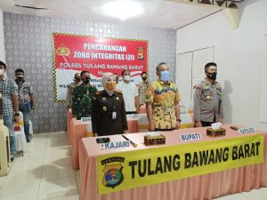 Bupati Umar Ahmad Hadiri Pencanangan Zona Integritas di Polres Tubaba