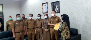 Exit Briefing, BPK RI Perwakilan Lampung Serahkan LHP Kepada Pemkab Lampung Selatan