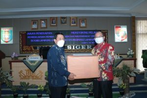 Disdikbud Lampung Utara Bagikan Bingkisan Sembako Bulan Ramadhan