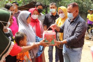 Gerak Cepat, Nanang Ermanto Tilik Korban Kebakaran di Desa Sidomukti Kec. Tanjung Sari
