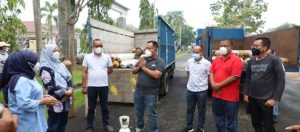Atasi Kelangkaan, Nanang ErmantoDatangkan 99 Tabung Oksigen dari PT Pusri Palembang