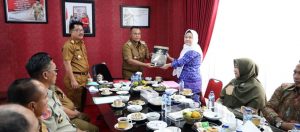 Exit Briefing, BPK RI Perwakilan Lampung Serahkan LHP Kepada Pemkab Lampung Selatan