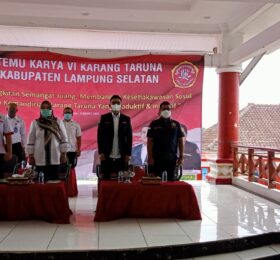 Asisten Bidang Pemerintahan dan Kesejahteraan Rakyat Buka Temu Karya VI Karang Taruna Lampung Selatan