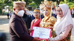 Momen Hardikanas 2022, Bupati Lampung Selatan Serahkan Satyalancana Karya Satya Kepada 120 Guru