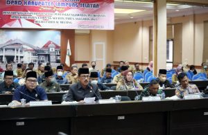 Sekda Lampung Selatan Sampaikan Raperda Pertanggungjawaban Pelaksanan APBD TA 2021 Ke DPRD
