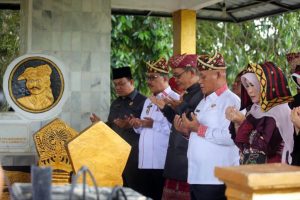 Haul Radin Inten Ke-166, Bupati Lampung Selatan Ziarah dan Tabur Bunga