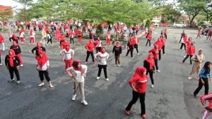 Gelorakan Hidup Sehat, Ketua YJI Lampung Selatan Senam Bersama Dengan Masyarakat
