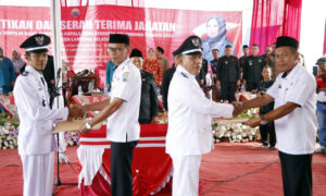 Bupati Lamsel Lantik Dua Kepala Desa Terpilih di Kecamatan Tanjung Sari
