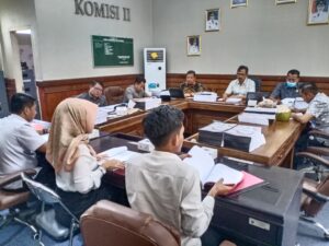 Komisi II DPRD Lamsel Hearing Bersama Dinas Koperasi dan UKM