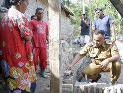 Bupati Lampung Selatan Serahkan Bantuan Bedah Rumah Kepada Warga Palas