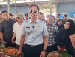Anggota DPRD Lamsel, Agus Sartono Dampingi Bupati Sidak Harga Bahan Pokok di Pasar Tradisional Sidomulyo