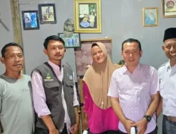 Agus Sartono Serahkan Bantuan Kursi Roda ke Warga