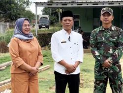 Anggota DPRD Lamsel Rusdianti Meninjau Jembatan Ambrol di Desa Karang Raja Kecamatan Merbaumataram