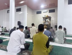 Ratusan Jamaah Laksanakan Salat Tarawih di Masjid Sadhan Attaqwa UMKO