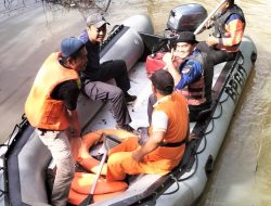 Arena Sabung Ayam Dibubarkan Polisi, Seorang Warga Kotabumi Nekad Menceburkan Diri Ke Sungai Diduga Hilang Tenggelam Terseret Arus Sungai