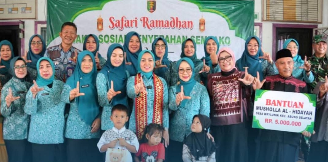 Meri Farida Dampingi Ketua PKK Provinsi Batin Wulan Bakti Sosial di Lampung Utara