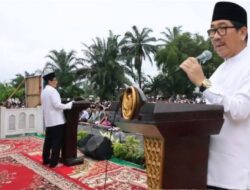 Bupati Lampura Sholat Idul Fitri Bersama Ribuan Masyarakat di Lapangan Parkir Stadion Sukung Kotabumi