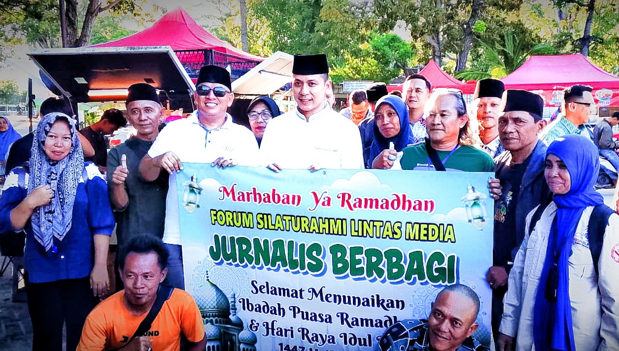 Bagi-bagi Takjil, Puluhan Jurnalis Kalianda Dikejutkan Kehadiran Bupati Egi